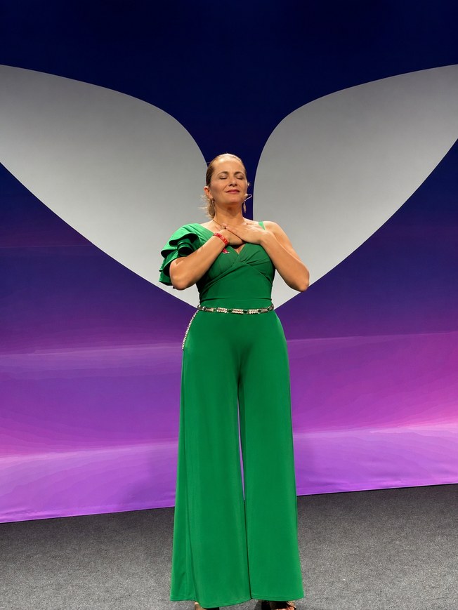 Francesca Facio on stage in a green outfit